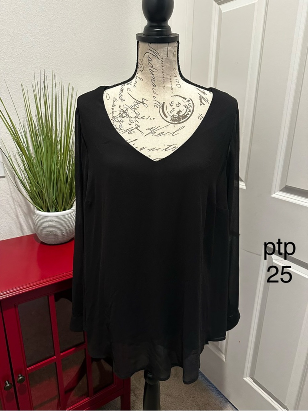 TORRID  Black V-Neck Long Sleeve Tunic Top
